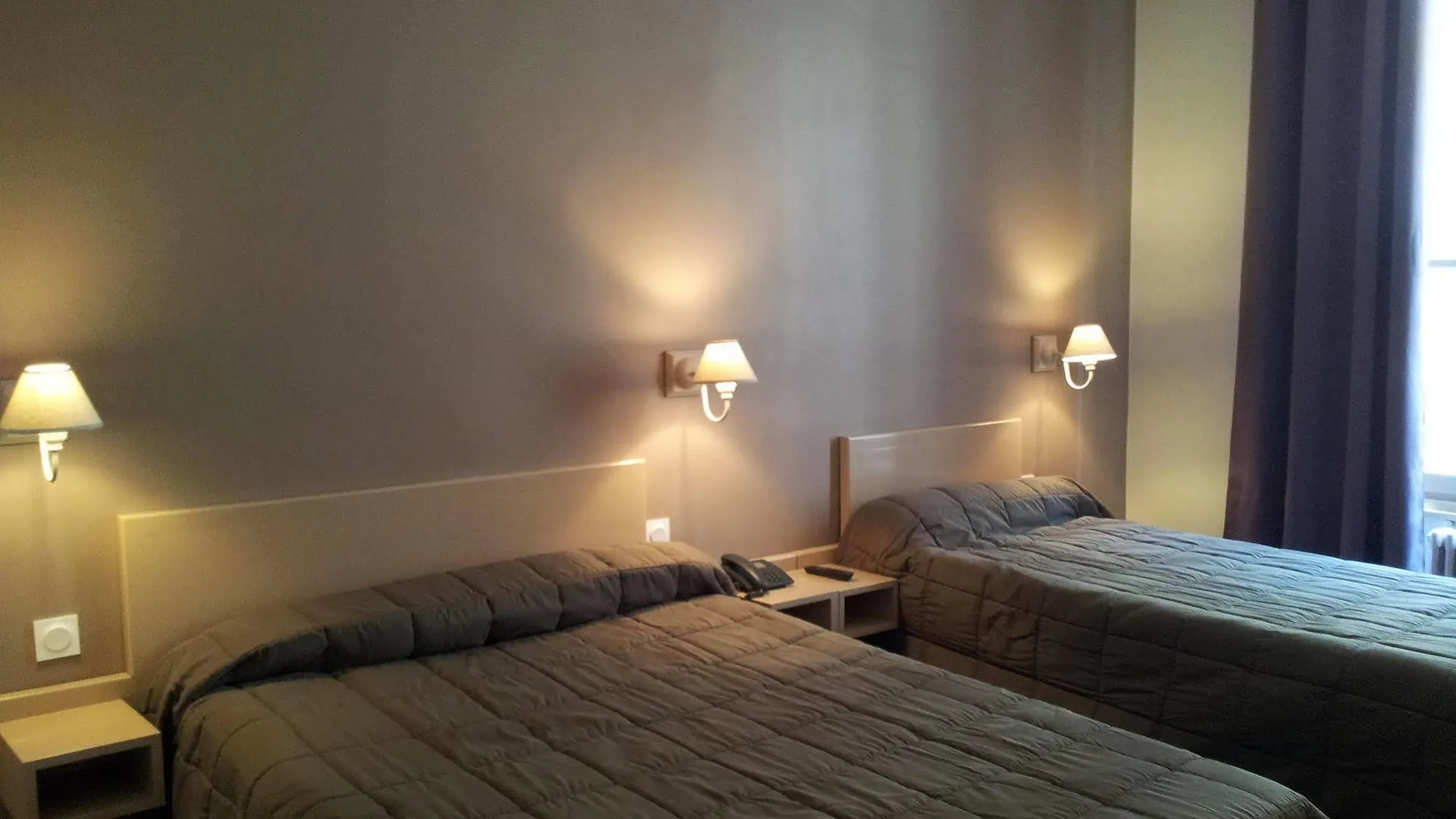 Hotel Azur 리옹 2*,