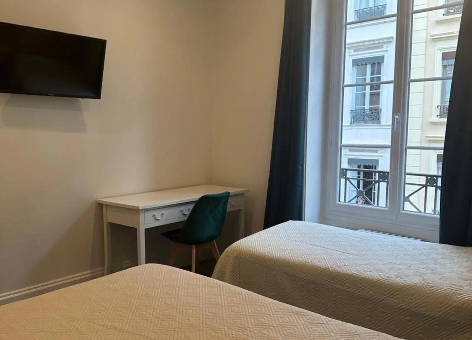 Hotel Azur Lyon 2*,  France
