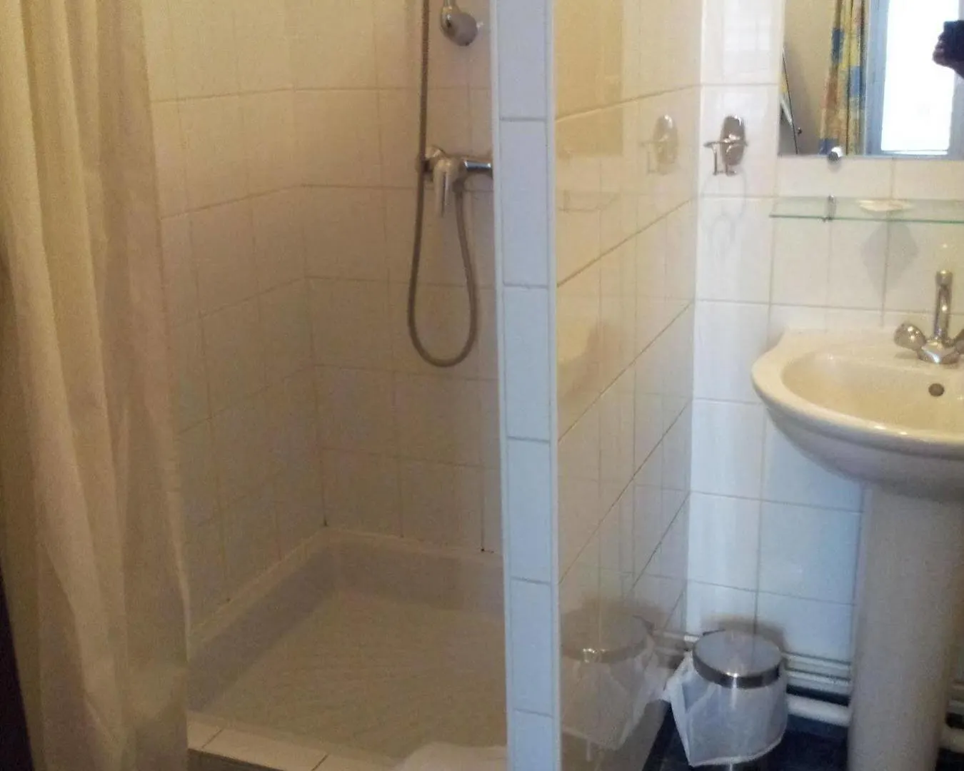 **  Hotel Azur Lyon France
